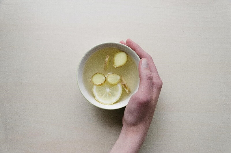 bowl dip to lemon pieces