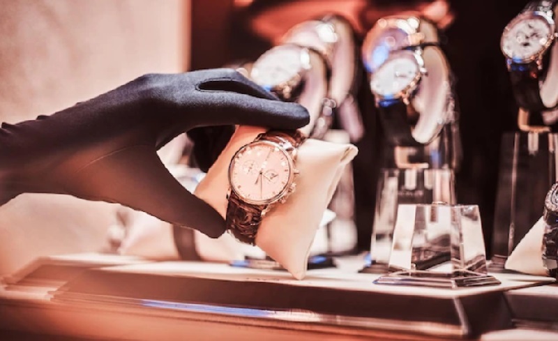 human hand holding Rolex Daytona watch