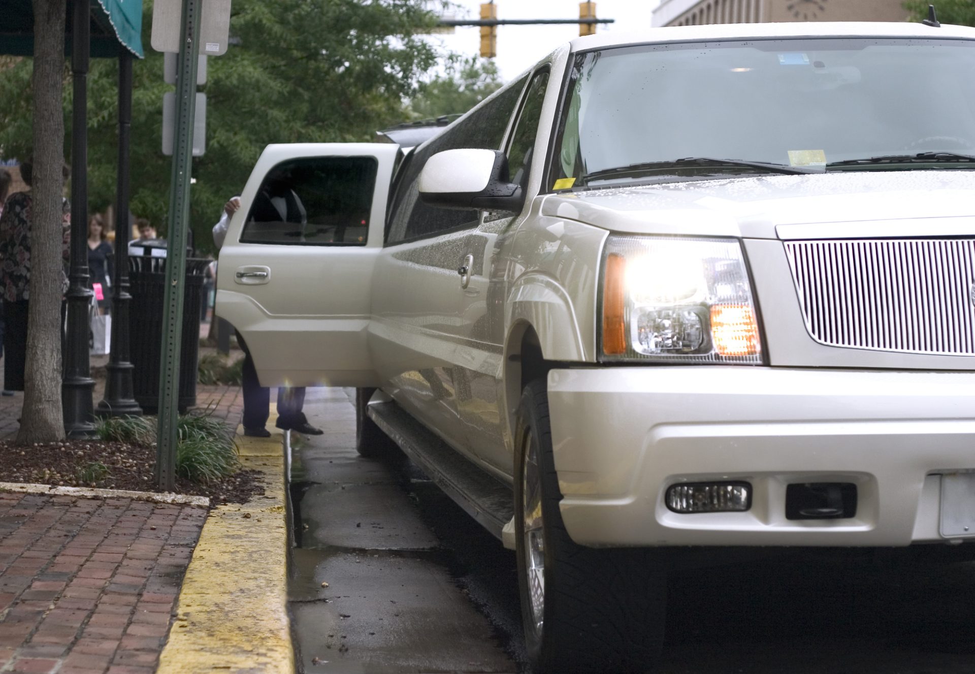 How Much Do Limousines Cost to Rent?