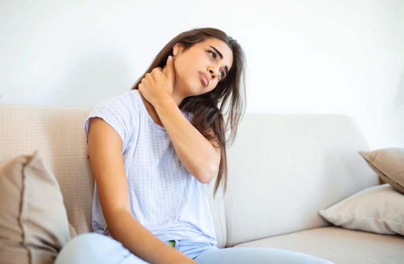 girl-suffering-from-neck-pain