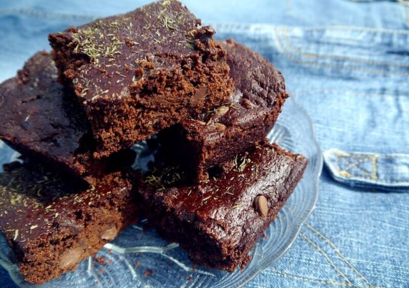 brownies-in-plates