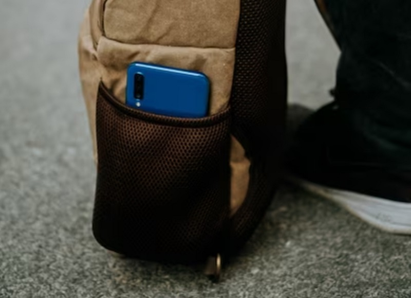 Mid-Range-Smartphones-on-Your-Bag-Pocket